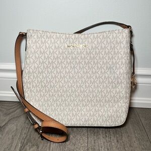 Michael Kors Jet Set Travel Large Logo Messenger Bag in Vanilla